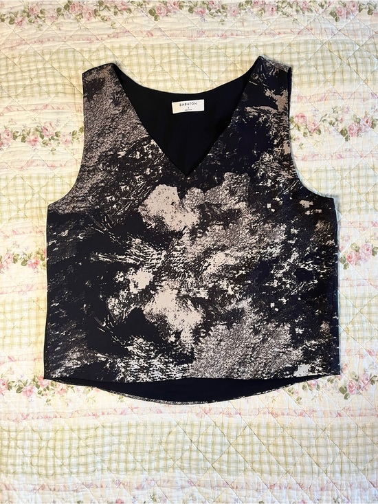 Babaton Tops - Aritzia Babaton Murphy Sleeveless Blouse V-Neck Abstract Print Small